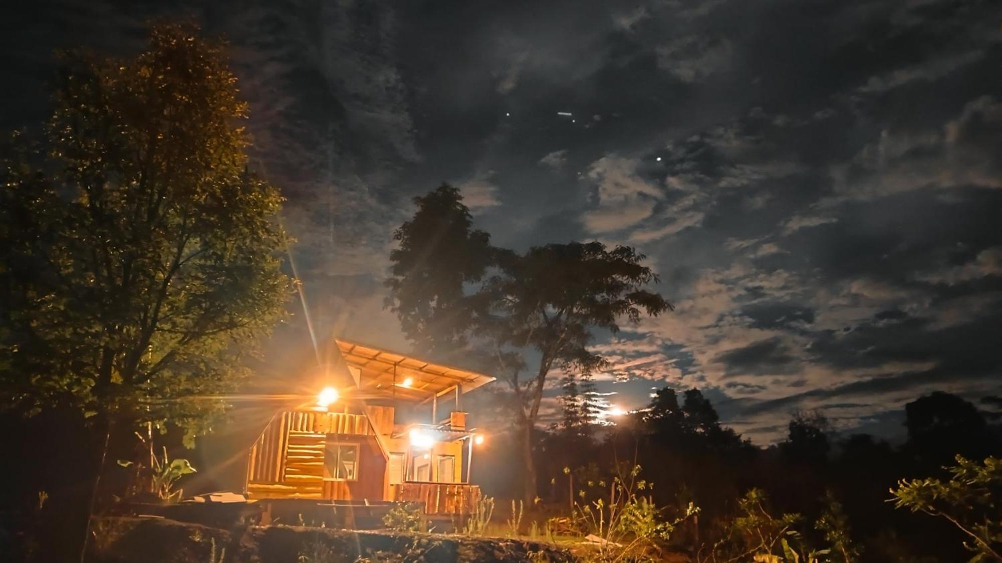 ไร่นิธิสุนทร Nithisoonthon Farmstay Мэхонгсон Экстерьер фото